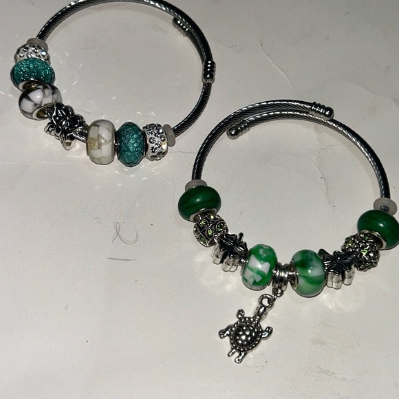 Chic Silver and Green Beaded Bracelet Set - Picture 1 of 3